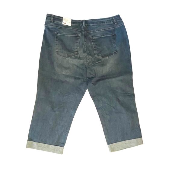 LANE BRAYNT, SIZE 18 CAPRI WITH LACE AND TORN LOOK - Picture 2 of 7